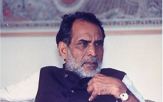 चंद्रशेखरः संवैधानिक मूल्यों की राह पर चलने वाला महान यात्री, संघ-बीजेपी चाहकर भी नहीं कर सके इस्तेमाल