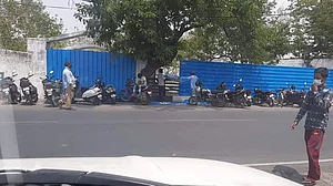 लखनऊः चिताओं का वीडियो वायरल होने पर श्मशान को ढका गया, कांग्रेस ने कहा- मौतों को छिपाने की बेशर्म कोशिश