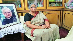 कांग्रेस की वरिष्ठ नेता और पूर्व पीएम अटल बिहारी वाजपेयी की भतीजी करुणा शुक्ला का कोरोना वायरस से निधन