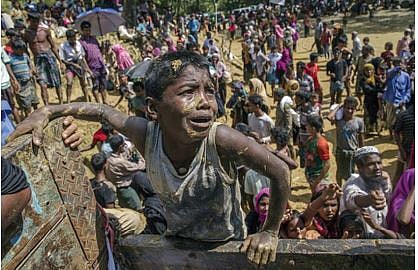 म्यांमार में दिल दहलाने वाले जुल्म, अपने ही लोगों के खिलाफ  युद्ध की तैयारी में सेना, दुविधा में पड़ा भारत चुप