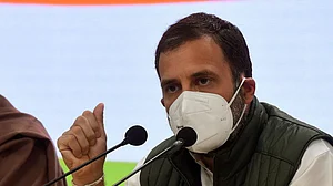 देश में कोरोना वैक्सीन की कमी को लेकर राहुल गांधी का PM पर हमला, कहा- यह 'उत्सव' नहीं गंभीर मुद्दा है