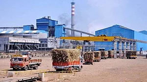 अर्थ जगत की 5 बड़ी खबरें: चीनी उद्योग में नकदी संकट गहराने की आशंका और वनप्लस के इस मोबाइल में ओवरहिटिंग की समस्या