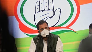 कोरोना वैक्सीन के लिए उम्र की सीमा पर सवाल, राहुल गांधी बोले- बहस करना बेकार, सभी को लगे टीका