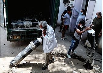 देश में ऑक्सीजन की कमी नहीं, सरकार ने की घोर लापरवाही, आपूर्ति बढ़ाने का फैसला समय से नहीं लिया