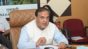 बीजेपी के हिमंत सरमा पर चुनाव आयोग ने पलटा फैसला, प्रचार पर रोक को 24 घंटे कम किया