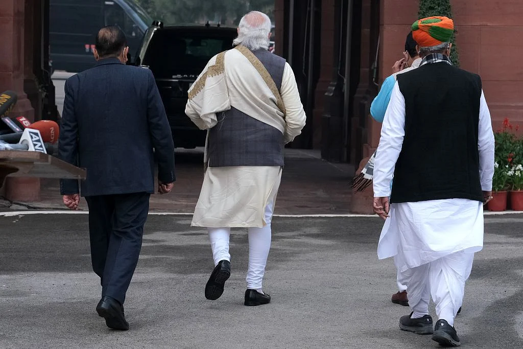 कोरोना नियंत्रण में नाकामी, बंगाल में हार और सोशल मीडिया पर आलोचना: क्या शुरु हो चुकी है मोदी सरकार की उलटी गिनती!
