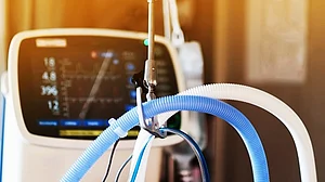 सांस की लड़ाई! चेन्नई के कोयम्बटूर के अस्पतालों में ऑक्सीजन की कमी, नए रोगियों की एंट्री बंद, मरीज परेशान