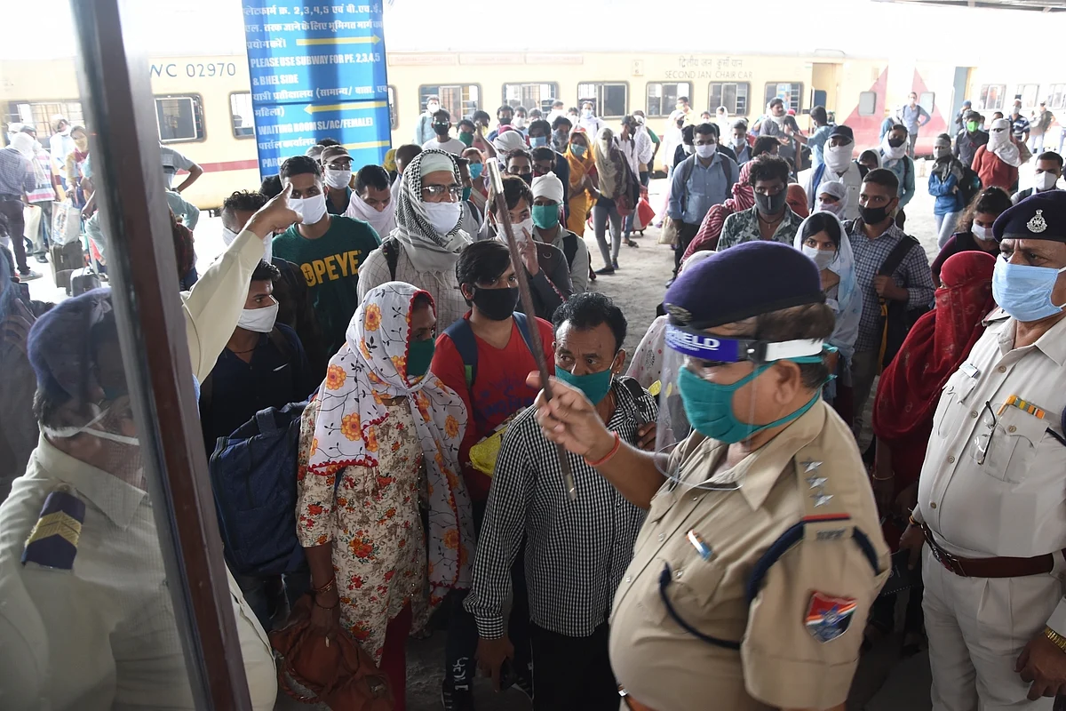 मध्य प्रदेशः कोरोना काल में बेलगाम हुई नौकरशाही, 'शिवराज' में मनमर्जी के मालिक हुए सेवक