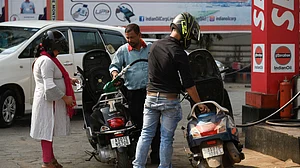 कोरोना संकट काल में जनता पर दोहरी मार, आज फिर लगी पेट्रोल-डीजल के दामों में आग, जानें नए रेट