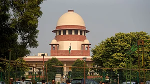 कोरोना की तीसरी लहर का भी डर, केंद्र सुनिश्चित करें ऑक्सीजन को लेकर ना मचे अफरातफरी: सुप्रीम कोर्ट