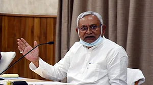 TMC की जीत के एक दिन बाद नीतीश ने दी बधाई, ममता का नाम लेने से किया परहेज, कहीं बीजेपी का खौफ तो नहीं!