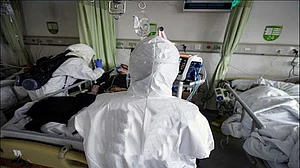 दिल्ली में कोरोना से कोहराम! एक दिन में 412 लोगों ने तोड़ा दम, 25219 नए केस आए सामने