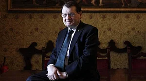 महामारी के दौरान टीकाकरण ऐतिहासिक भूल, पैदा हो रहे नए वैरिएंट, नोबेल विजेता विशेषज्ञ के दावों से सनसनी