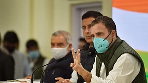 राहुल का PM मोदी पर तंज, कहा- वैक्सीन, ऑक्सीजन और दवाओं के साथ PM भी हैं गायब, बचा है तो बस सेंट्रल विस्टा...