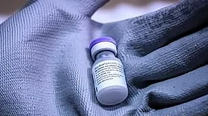 कोरोना वैक्सीन ने दुनिया में पैदा किए 9 नए खरबपति, संपत्ति से सभी गरीब देशों को मिल सकता है टीका- रिपोर्ट