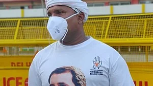 'महामारी में मदद करने वाले फरिश्तों को शिकार बना रही मोदी सरकार', दिल्ली पुलिस ने की बी वी श्रीनिवास से पूछताछ