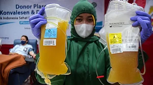 कोरोना के इलाज में प्लाज्मा थेरेपी काम की नहीं, नई गाइ़डलाइंस में इसके इस्तेमाल को बंद करने की सलाह