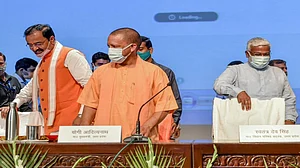 कौन रहेगा और कौन बनेगा यूपी का मुख्यमंत्री! स्वामी प्रसाद मौर्य के बयान से यूपी बीजेपी का घमासान फिर उजागर