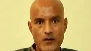 दुनिया की 5 बड़ी खबरें: कुलभूषण जाधव मामले को लेकर पाक में हलचल और 'अफगानिस्तान में आईएस, अलकायदा पर दबाव बनाएगा अमेरिका'