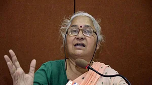 कोरोना के खतरे में बुजुर्ग कैदियों की हो रिहाई, मेधा पाटकर ने सुप्रीम कोर्ट में दायर की याचिका