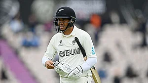 WTC फाइनल के दौरान रॉस टेलर पर हुई नस्लीय टिप्पणी, 2 लोगों को मैदान से निकाला गया बाहर