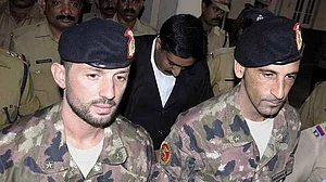 सुप्रीम कोर्ट ने इतावली नौसैनिकों पर चल रहे हत्या मामले को खत्म किया, 10 करोड़ रुपये मुआवजे पर सहमत हुआ भारत