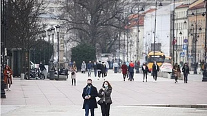 दुनिया की 5 बड़ी खबरें: इस देश में चौथी लहर की चेतावनी! और बाली में डूबा जहाज, 6 लोगों की हुई मौत