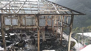 माता वैष्णो देवी मंदिर परिसर में लगी आग, एक इमारत जलकर खाक, कोई हताहत नहीं