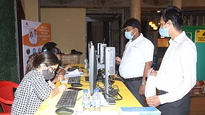 सिनेजीवन: बालाजी टेलीफिल्म्स ने अपने स्टाफ के लिए वैक्सीनेशन ड्राइव किया शुरू और स्वरा भास्कर के खिलाफ FIR दर्ज