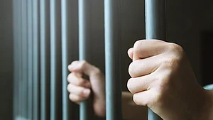 उत्तर प्रदेश में फिर लगा खाकी पर दाग, महिला से बलात्कार के आरोप में कांस्टेबल गिरफ्तार