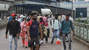 असंगठित मजदूरों के पंजीकरण में देरी पर केंद्र को सुप्रीम कोर्ट की फटकार, उदासीनता और ढुलमुल रवैये को बताया अक्षम्य