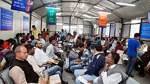 कोरोना में बेपटरी हुई यूपी की स्वास्थ्य वयवस्था, अकेले लखनऊ में एक लाख से अधिक मरीज सर्जरी के इंतजार में