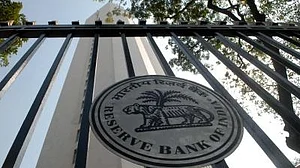 RBI का बड़ा फैसला, सांसद-विधायक नहीं बन सकेंगे सहकारी बैंकों के निदेशक