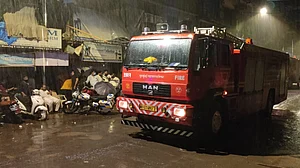 मुंबई के बांद्रा में बड़ा हादसा, इमारत गिरने से एक की मौत, 5 लोग घायल