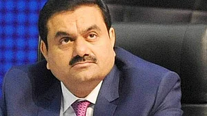 अडानी समूह में हिस्सेदारी वाले तीन विदेशी फंड के खाते फ्रीज, गौतम अडानी की कंपनियों के शेयर धड़ाम