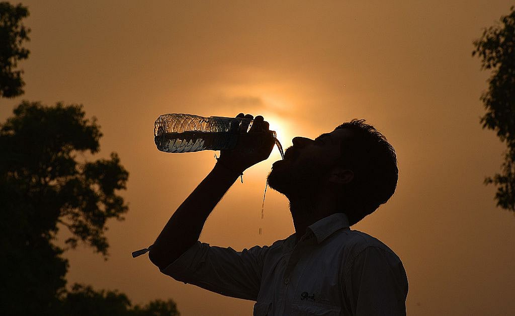 वीडियो: हाय गर्मी! दिल्ली में गर्मी ने तोड़ा पिछले 90 साल का रिकॉर्ड, इतना पहुंचा पारा, झुलसाती लू भी बरपा रही कहर  