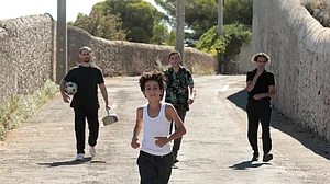 फिल्म ‘ला ट्राविअता, माई ब्रदर्स एंड आई’: तकलीफों और चुनौतियों के बीच संगीत की खिड़की