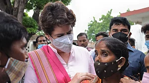 प्रियंका गांधी की हुंकार, कहा- लोकतंत्र का चीरहरण करने वाले बीजेपी के गुंडे कान खोलकर सुन लें, अब महिलाएं...