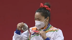 Tokyo Olympics: भारत को पहला मेडल, वेटलिफ्टिंग में मीराबाई चानू ने जीता सिल्वर, राष्ट्रपति, पीएम मोदी ने दी बधाई