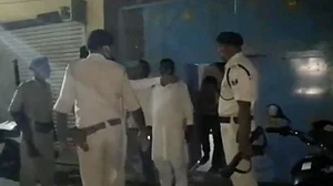 बिहार में शराबबंदी में भी खूब छलक रहा है जाम, पार्टी करते 4 मुखिया, 2 मुखिया पति सहित 18 गिरफ्तार