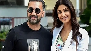 सिनेजीवन: अब करण जौहर करेंगे बिग बॉस होस्ट! और शिल्पा शेट्टी बोलीं- मैं हॉटशॉट्स के दावों में शामिल नहीं
