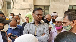 घर तोड़े जाने के खिलाफ खोरी गांव के लोगों का प्रदर्शन, पीएम कार्यालय का घेराव करने जा रहे उदित राज गिरफ्तार