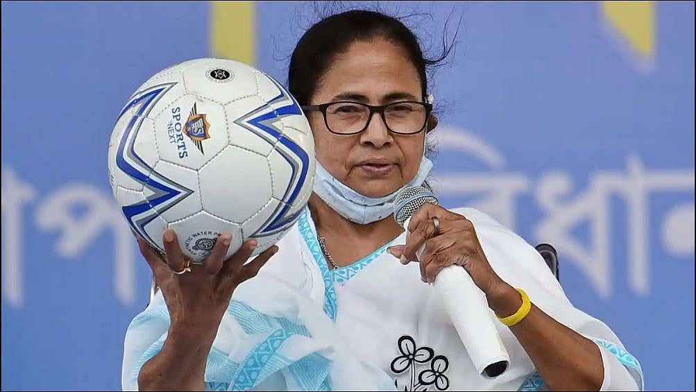ममता ने अब 'खेला होबे दिवस' मनाने का किया ऐलान, पूरे बंगाल में बांटेंगी 50,000 फुटबॉल