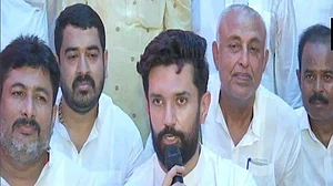 पशुपति पारस को लेकर एक बार फिर बरसे चिराग, कहा- LJP कोटे से केंद्रीय मंत्री बने तो जाएंगे कोर्ट, पीएम को लिखा पत्र