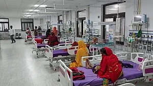 बिहार में एक बार फिर दिखने लगे एईएस के मरीज, अब तक 33 बच्चों में हुई पुष्टि, 9 की जा चुकी है जान