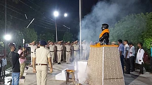 बिहार: 'एकबार विदाई दे मां' के नारों से गूंज उठा मुजफ्फरपुर का जेल, सुबह 4 बजे पहुंचे कई बड़े अधिकारी, जानें पूरा मामला
