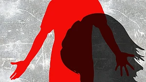 दुनिया की 5 बड़ी खबरें: ब्रिटेन के बाल सेक्स रैकेट मामले में 19 लोग गिरफ्तार और यूएई के जहाज के अपहरण की कोशिश नाकाम!