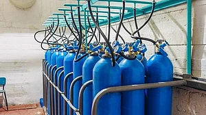 सरकार का फिर से दावा, ऑक्सीजन संकट से किसी की मौत की पुष्टि नहीं, केवल 1 राज्य से 1 संदिग्ध की मौत, उठे सवाल