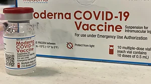 जापान ने मॉडर्ना वैक्सीन की 16.3 लाख खुराक पर लगाई रोक, टीके में विदेशी पदार्थ मिलने के बाद कार्रवाई