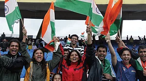 नौजवानों की नजर में आजादी: गांधी जी और अहिंसा का रिश्ता आजादी से, और आजादी का अर्थ समाज से असमानता का अंत